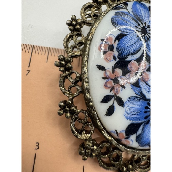 Vintage Blue And Pink Flower Brooch With Decorative Border - Picture 6 of 9